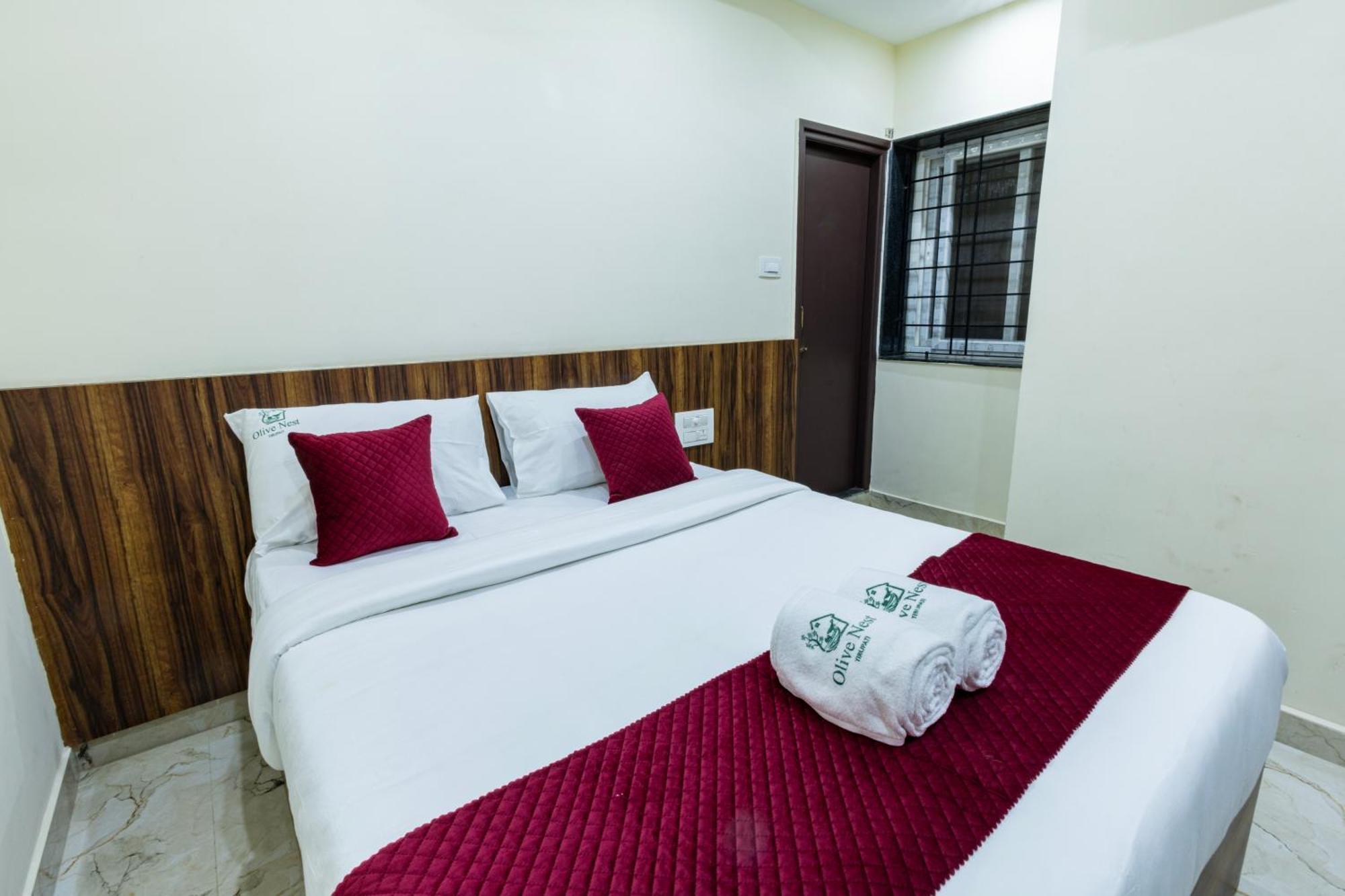 Olive Nest- Tirupati Bus Stand- 300 Meters, Railway Station- 400 Meters Hotel Kültér fotó